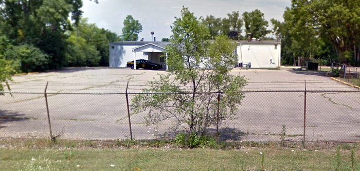 Wallis Drive-In - Wallis Scandia Hall - G-5415 N Saginaw St (newer photo)
